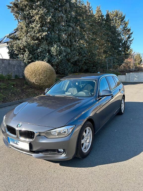 Gebraucht BMW 320 184 PS (135 kW) 2013 Grau Kombi