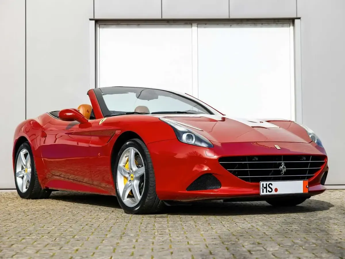 Second-hand Ferrari California 560 CP (411 kW) 2017 Roșu Cabrio
