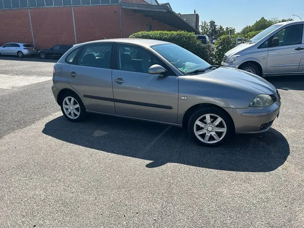 Gebraucht Seat Ibiza 75 PS (55 kW) 2005 Silber Kleinwagen