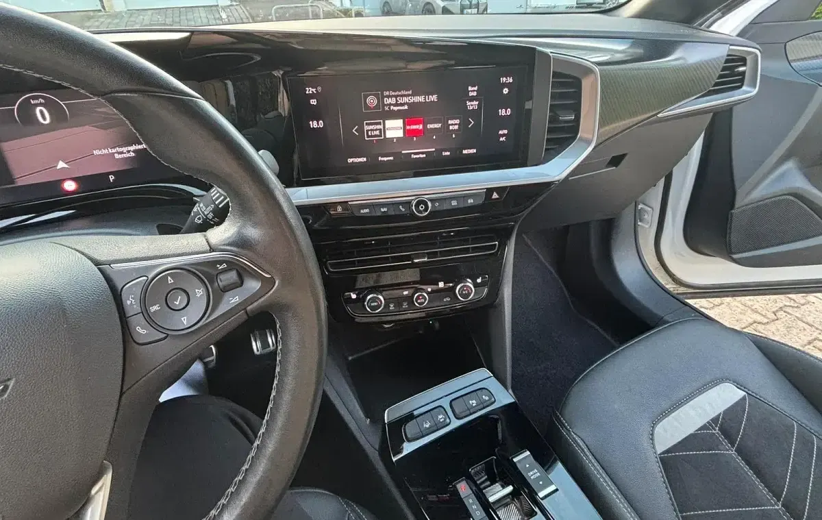 Gebraucht Opel Mokka-e Ultimate 100 kW (136 PS) 2021 Weiß SUV