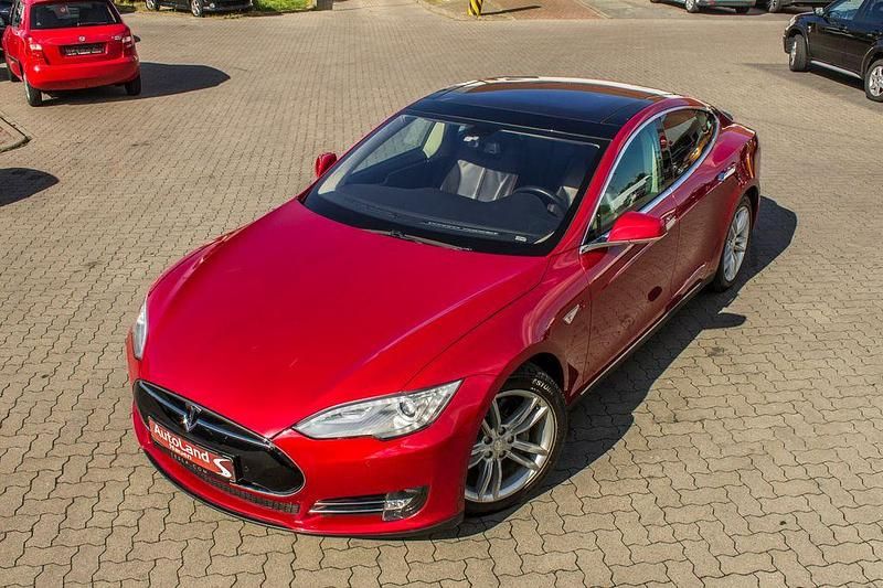 Second-hand Tesla Model S Performance 350 kW (476 CP) 2014 Roșu Hatchback