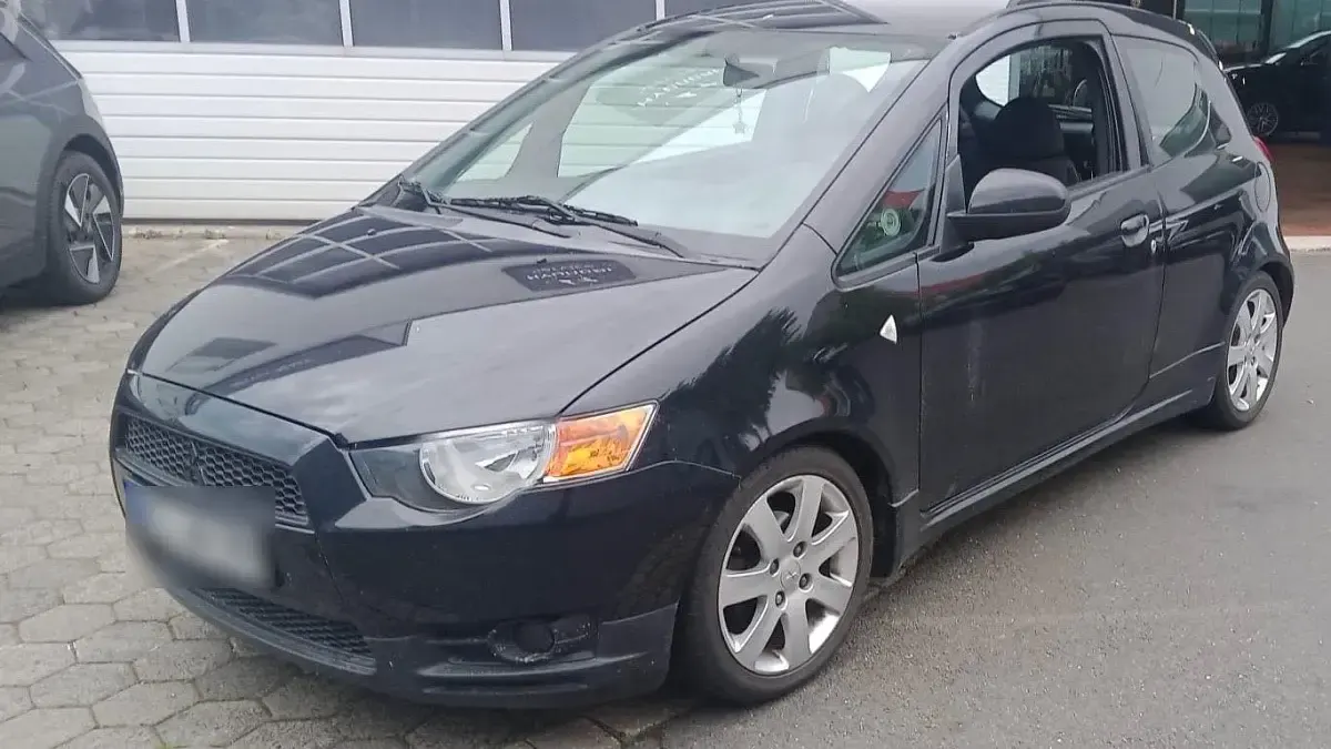 Gebraucht Mitsubishi Colt 75 PS (55 kW) 2012 Schwarz Kleinwagen