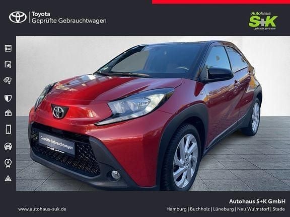 Chili red / night sk Gebraucht 2022 Toyota Aygo X Pulse SUV | 15.670 € (Etwas zu teuer) - Bild 1/4