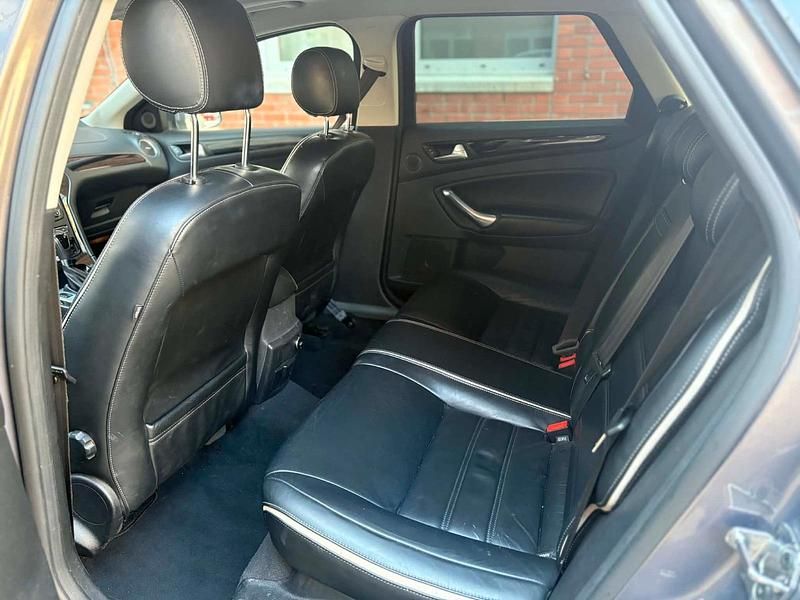 Gebraucht Ford Mondeo Titanium 200 PS (147 kW) 2013 Grau Kombi