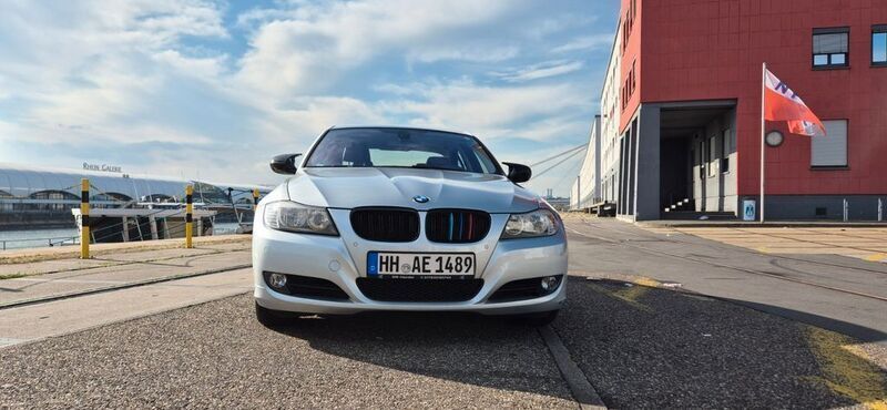 Silber Gebraucht 2012 BMW 325 Limousine | 9.500 € (Fairer Preis) - Bild 1/4