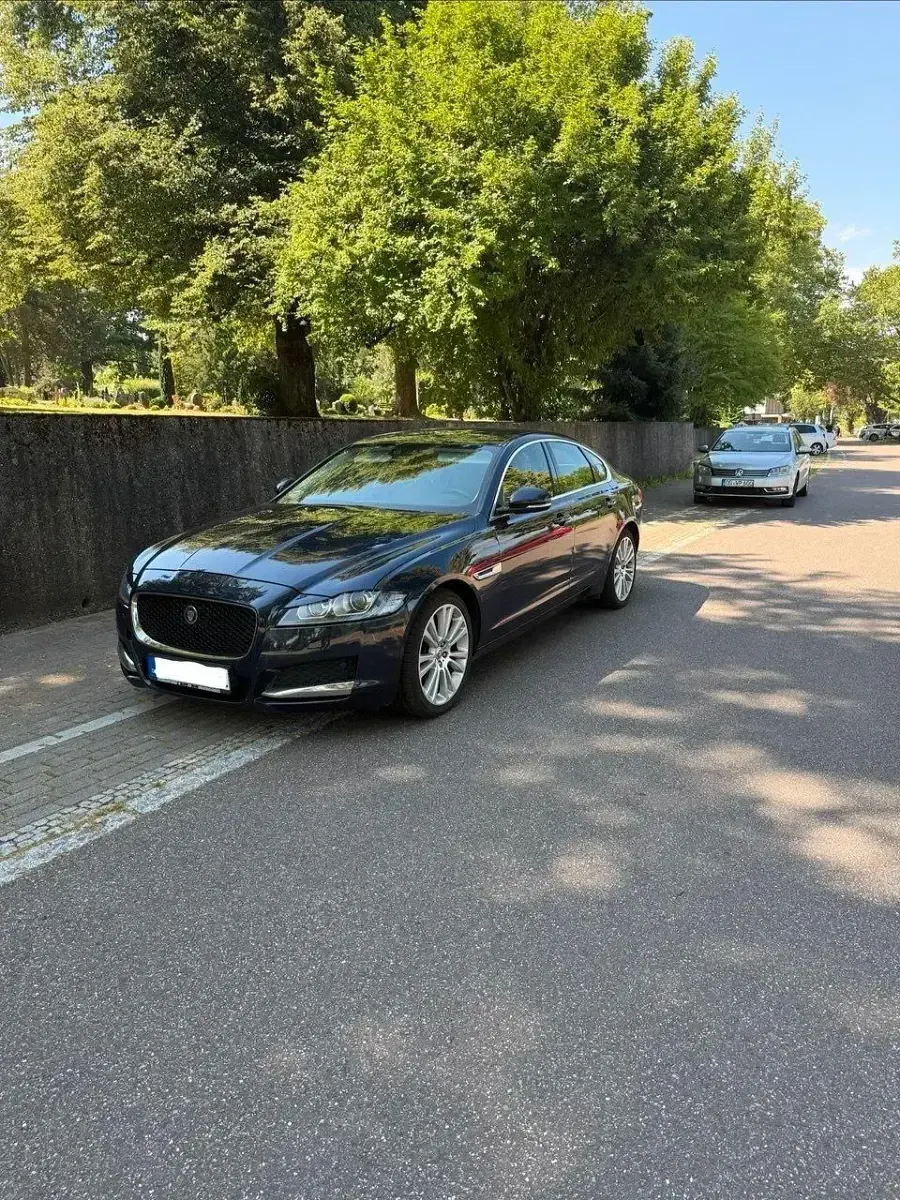 Gebraucht Jaguar XF 300 PS (220 kW) 2016 Blau Limousine