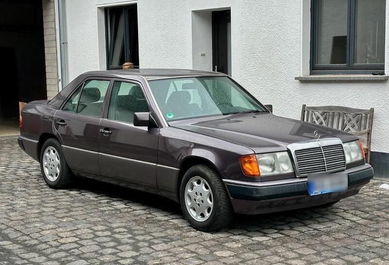 Violett Gebraucht 1992 Mercedes E230 Limousine | 5.500 € - Bild 1/4