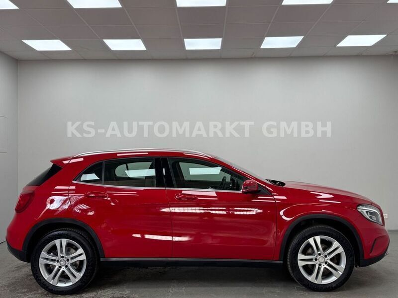 Gebraucht Mercedes GLA180 122 PS (89 kW) 2016 Rot SUV