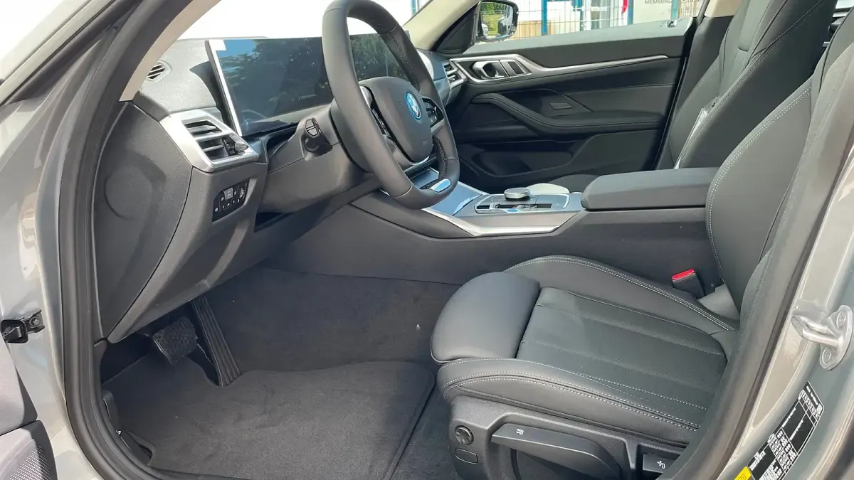 Neu BMW i4 Efficient Dynamics 250 kW (340 PS) 2026 Skyscraper grau metallic Limousine