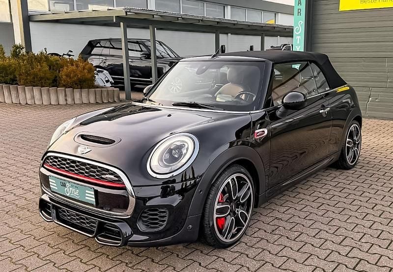 Gebraucht Mini John Cooper Works 231 PS (169 kW) 2018 Schwarz metallic Kleinwagen
