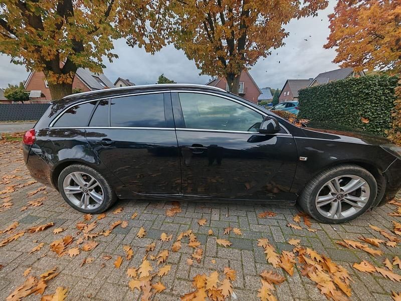 Schwarz Gebraucht 2011 Opel Insignia Sport Kombi | 5.200 € (Etwas zu teuer) - Bild 1/4