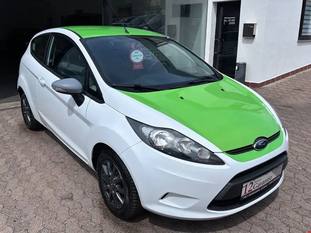 Gebraucht Ford Fiesta Ambiente 60 PS (44 kW) 2012 Weiß Kleinwagen