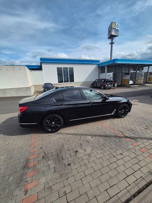 Gebraucht BMW 730 265 PS (194 kW) 2016 Schwarz Limousine