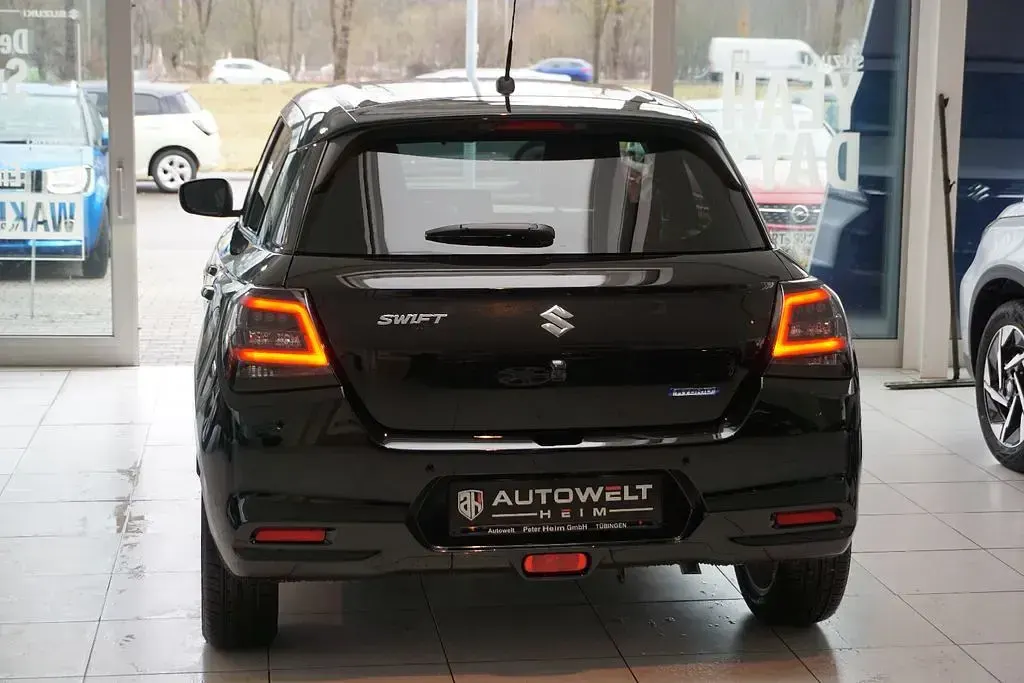 Neu Suzuki Swift Club 83 PS (61 kW) 2026 Schwarz Kleinwagen