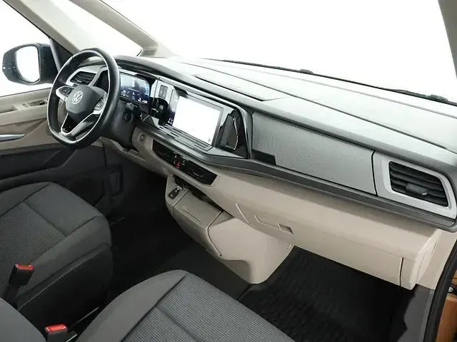 Second-hand VW Multivan Basis 150 CP (110 kW) 2024 Albastru Monovolum