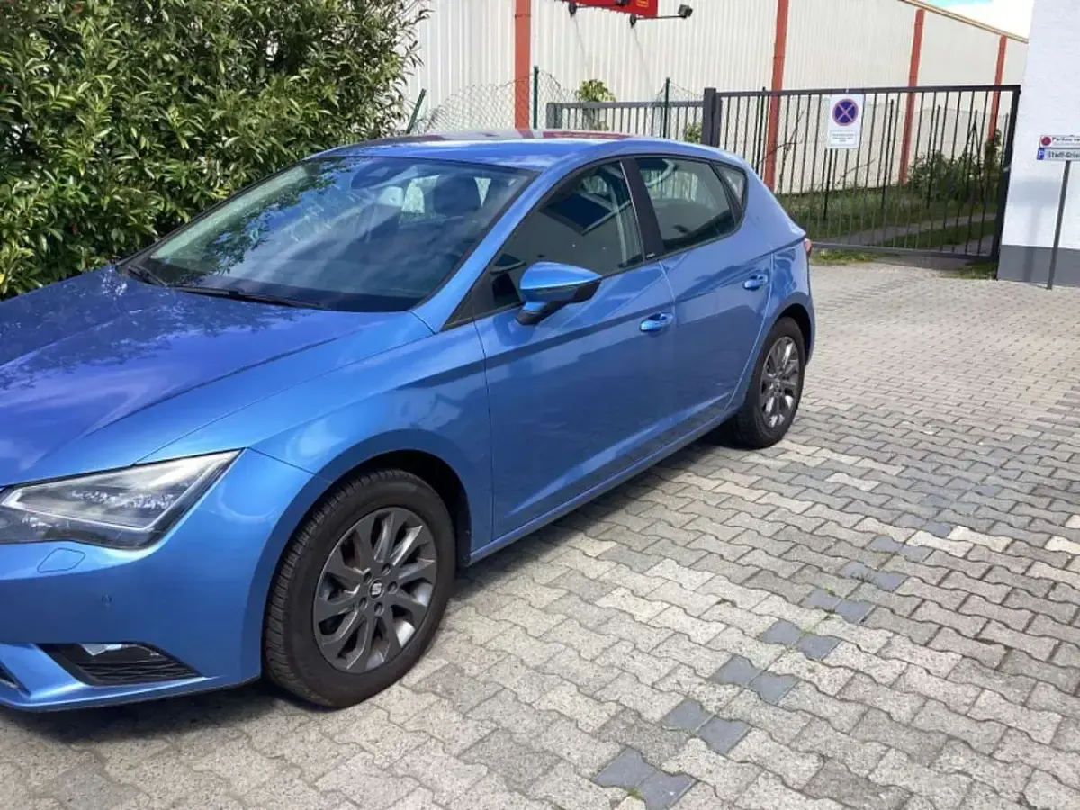 Używany Seat Leon I-Tech 122 KM (89 kW) 2014 Niebieski Sedan/Limuzyna