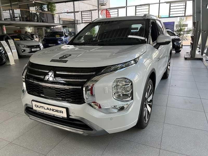 Titanweiß Neu 2025 Mitsubishi Outlander P-HEV Top SUV | 55.000 € - Bild 1/4