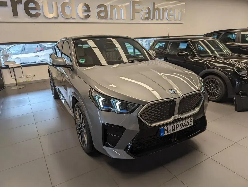 Gebraucht BMW iX2 M Sport 230 kW (313 PS) 2024 Grau SUV