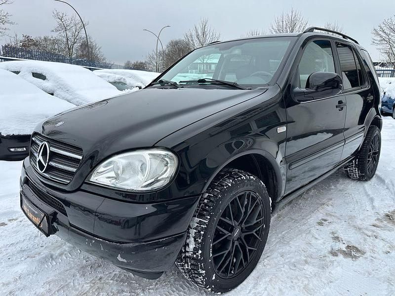Schwarz Gebraucht 2001 Mercedes ML320 SUV | 2.990 € (Etwas zu teuer) - Bild 1/4