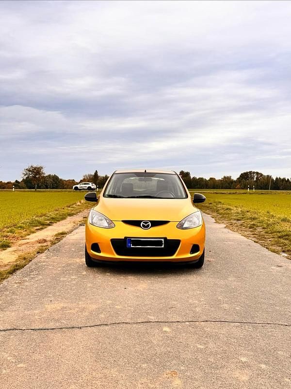 Gold Gebraucht 2008 Mazda 2 Kleinwagen | 2.700 € - Bild 1/4