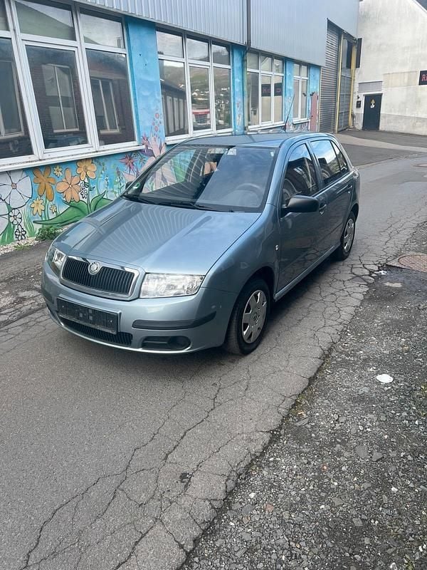 Grau Gebraucht 2005 Skoda Fabia Kleinwagen | 2.500 € (Teuer) - Bild 1/4