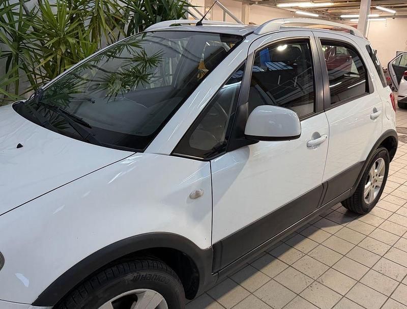 Weiß Gebraucht 2009 Fiat Sedici Emotion SUV | 6.900 € (Teuer) - Bild 1/4