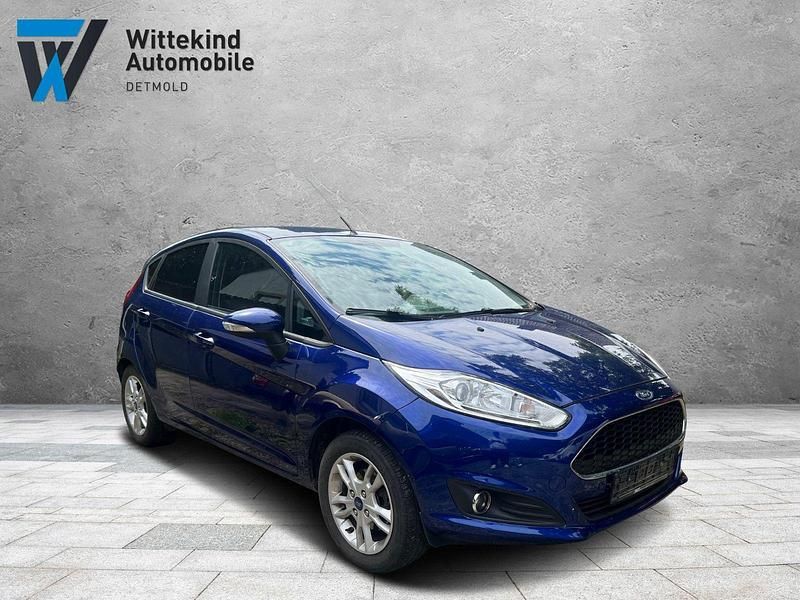 Blau Gebraucht 2016 Ford Fiesta Celebration Kleinwagen | 3.999 € (Guter Preis) - Bild 1/4