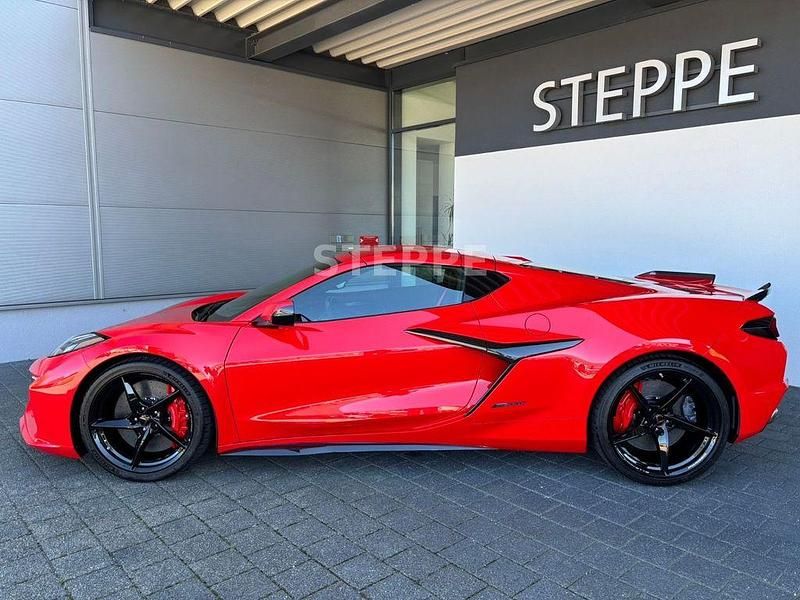 Neu Corvette C8 644 PS (473 kW) 2025 Torch red (gkz) Coupé