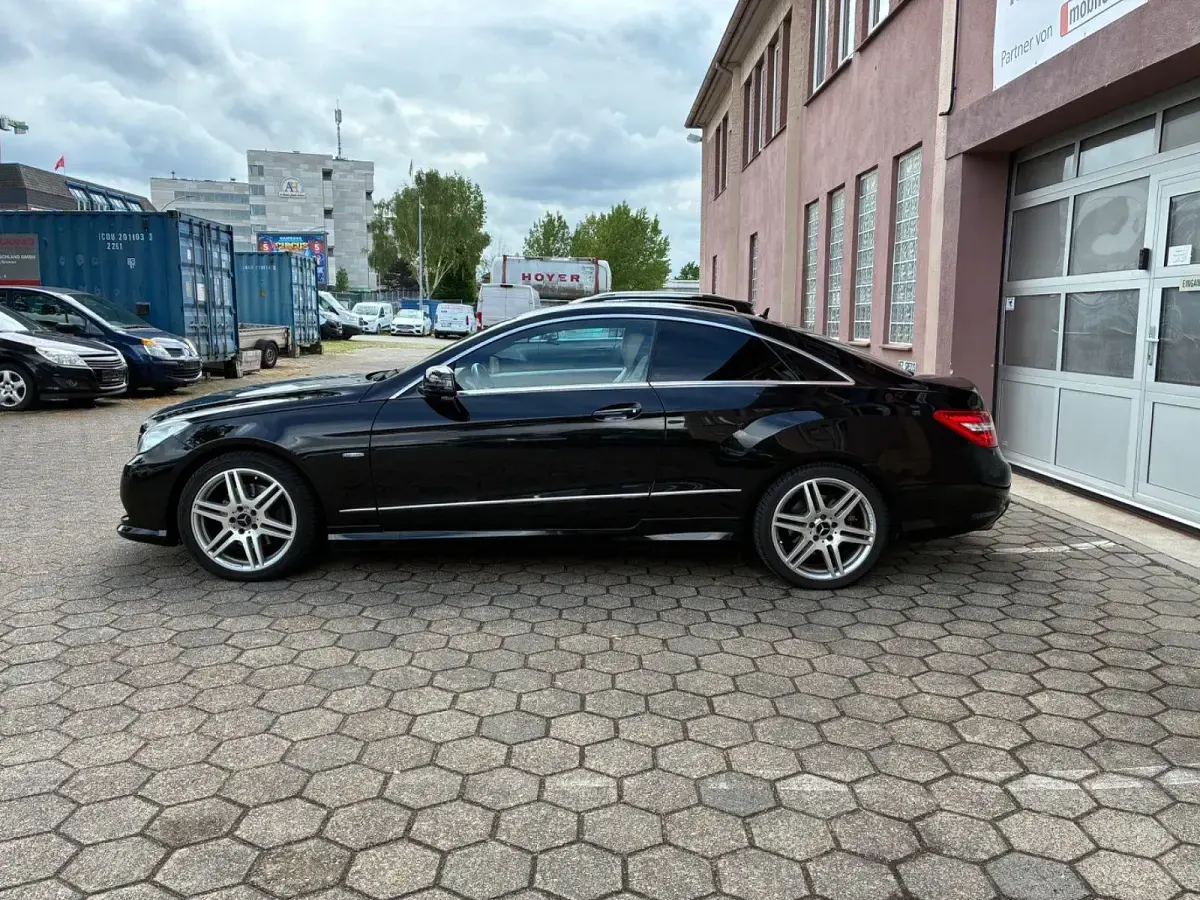 Gebraucht Mercedes E350 AMG 231 PS (169 kW) 2011 Schwarz Coupé