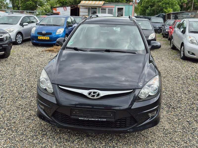 Schwarz Gebraucht 2011 Hyundai i30 Comfort Kombi | 3.700 € (Fairer Preis) - Bild 1/4