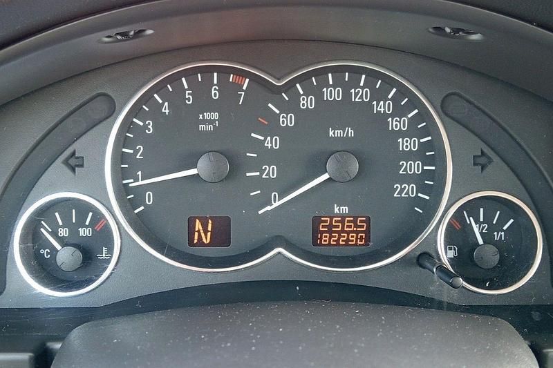 Gebraucht Opel Meriva 101 PS (74 kW) 2004 Silber Van / Kleinbus