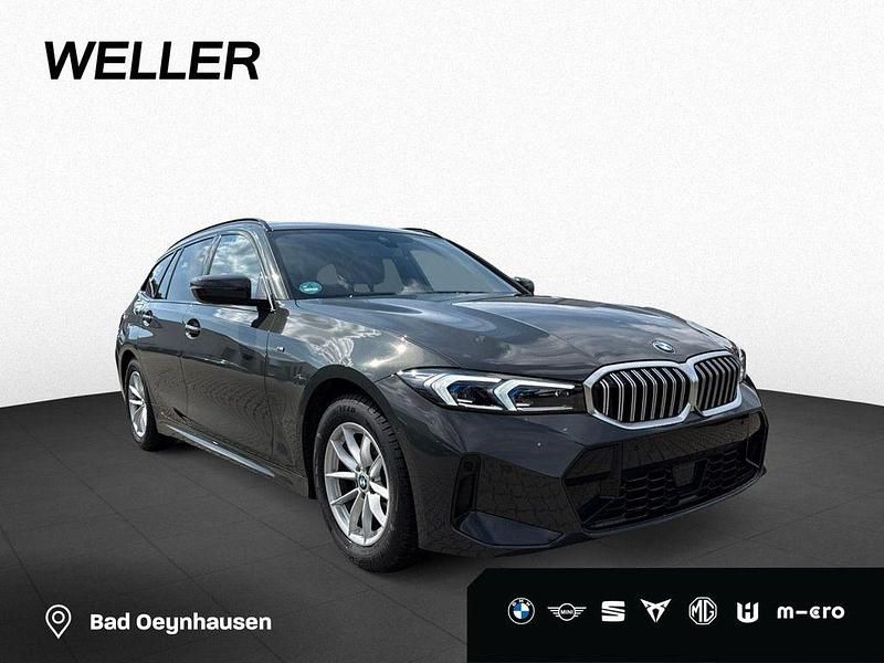 Dravitgrau (grau) Gebraucht 2023 BMW 320 Comfort Edition Kombi | 37.485 € (Fairer Preis) - Bild 1/4