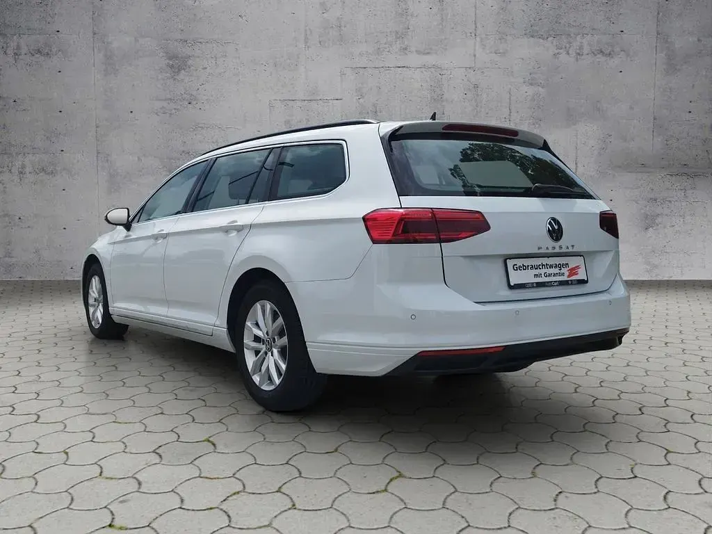 Gebraucht VW Passat Business 150 PS (110 kW) 2023 Gletscherweiß metallic Kombi