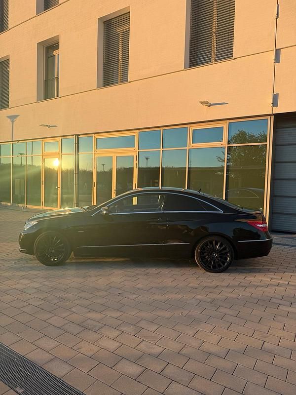 Second-hand Mercedes E250 204 CP (150 kW) 2011 Negru Coupe