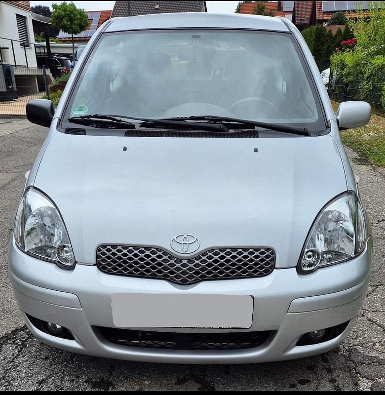 Silber Gebraucht 2005 Toyota Yaris Kleinwagen | 1.750 € (Fairer Preis) - Bild 1/4