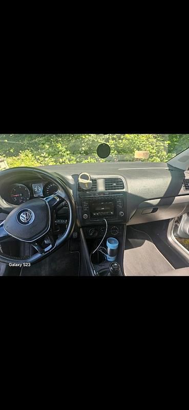 Gebraucht VW Polo 90 PS (66 kW) 2016 Grau Kleinwagen