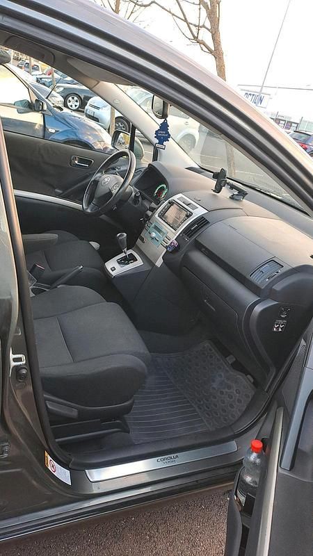 Grau Gebraucht 2005 Toyota Verso Van / Kleinbus | 4.800 € (Fairer Preis) - Bild 1/4