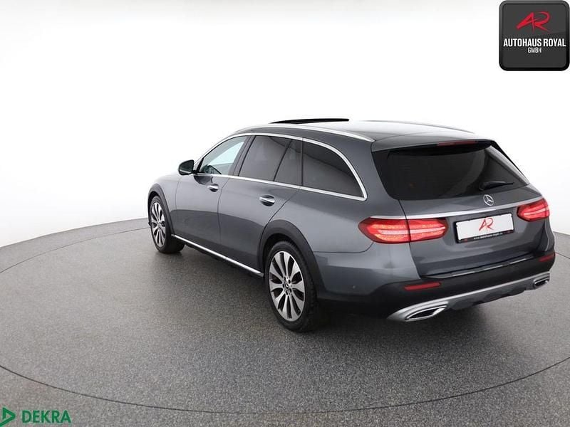 Gebraucht Mercedes E220 All-Terrain 194 PS (142 kW) 2018 Selenitgrau Kombi