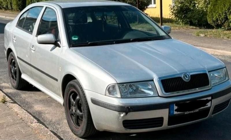 Grau Gebraucht 2004 Skoda Octavia Limousine | 1.000 € (Superpreis) - Bild 1/4