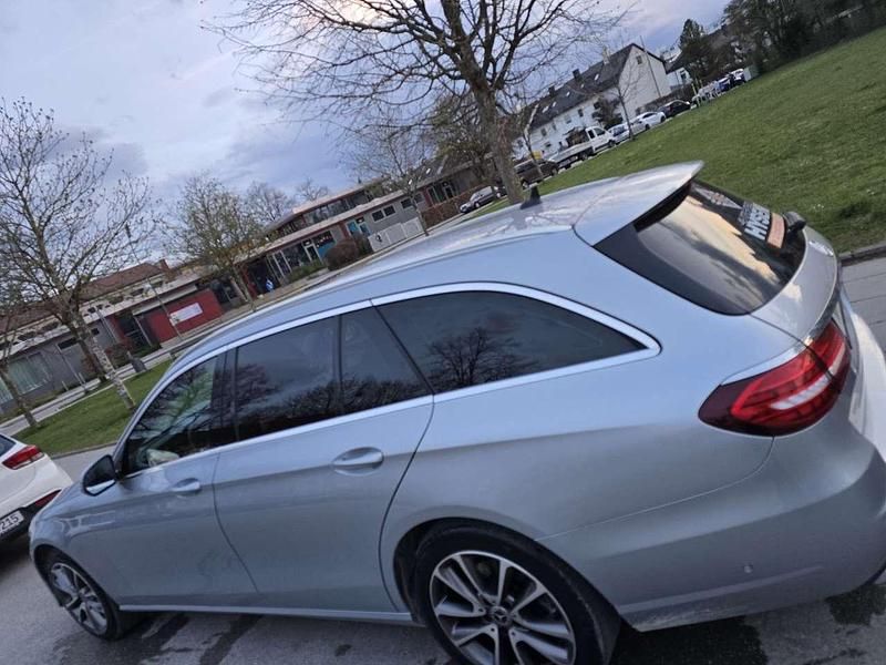 Gebraucht Mercedes E220 194 PS (142 kW) 2021 Kombi