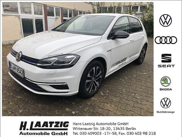 Pure white Gebraucht 2019 VW Golf VII Comfortline Limousine | 16.990 € (Etwas zu teuer) - Bild 1/4