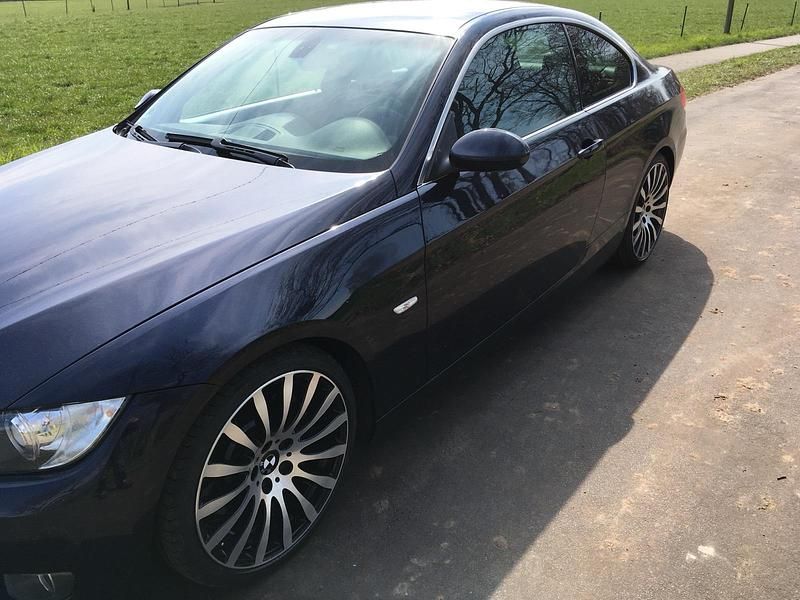 Gebraucht BMW 330 272 PS (200 kW) 2008 Blau Coupé