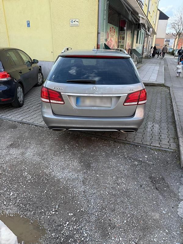 Gebraucht Mercedes E220 170 PS (125 kW) 2014 Grau Kombi