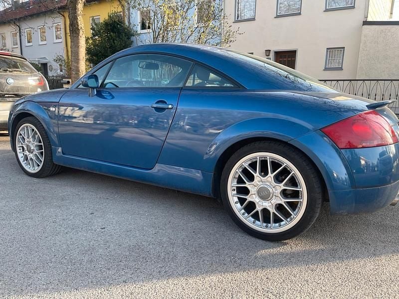 Second-hand Audi TT 179 CP (131 kW) 2000 Albastru Coupe