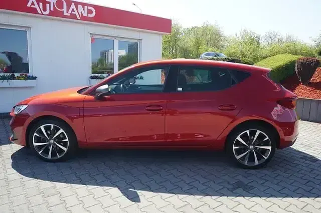 Używany Seat Leon FR 204 KM (150 kW) 2020 Czerwony Sedan/Limuzyna