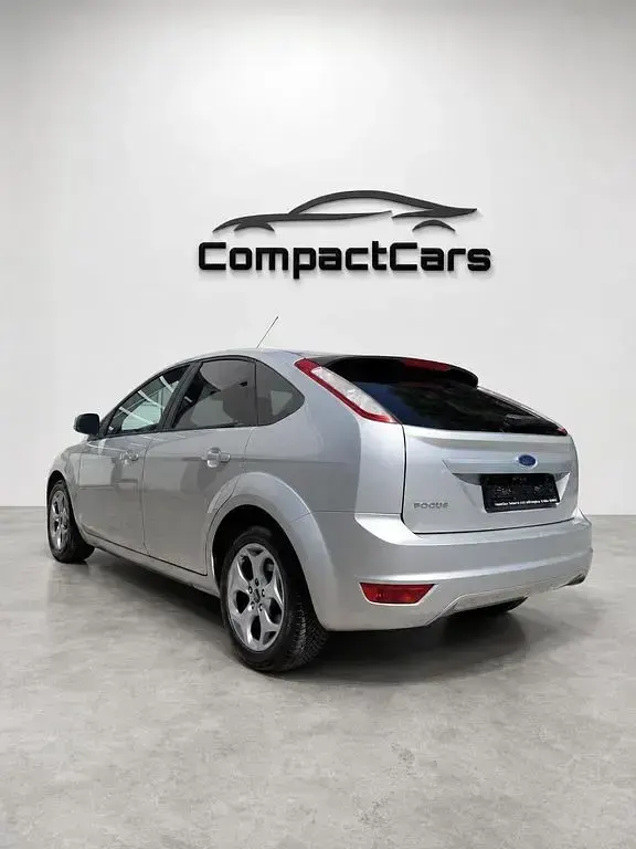 Gebraucht Ford Focus 125 PS (91 kW) 2010 Silber Limousine