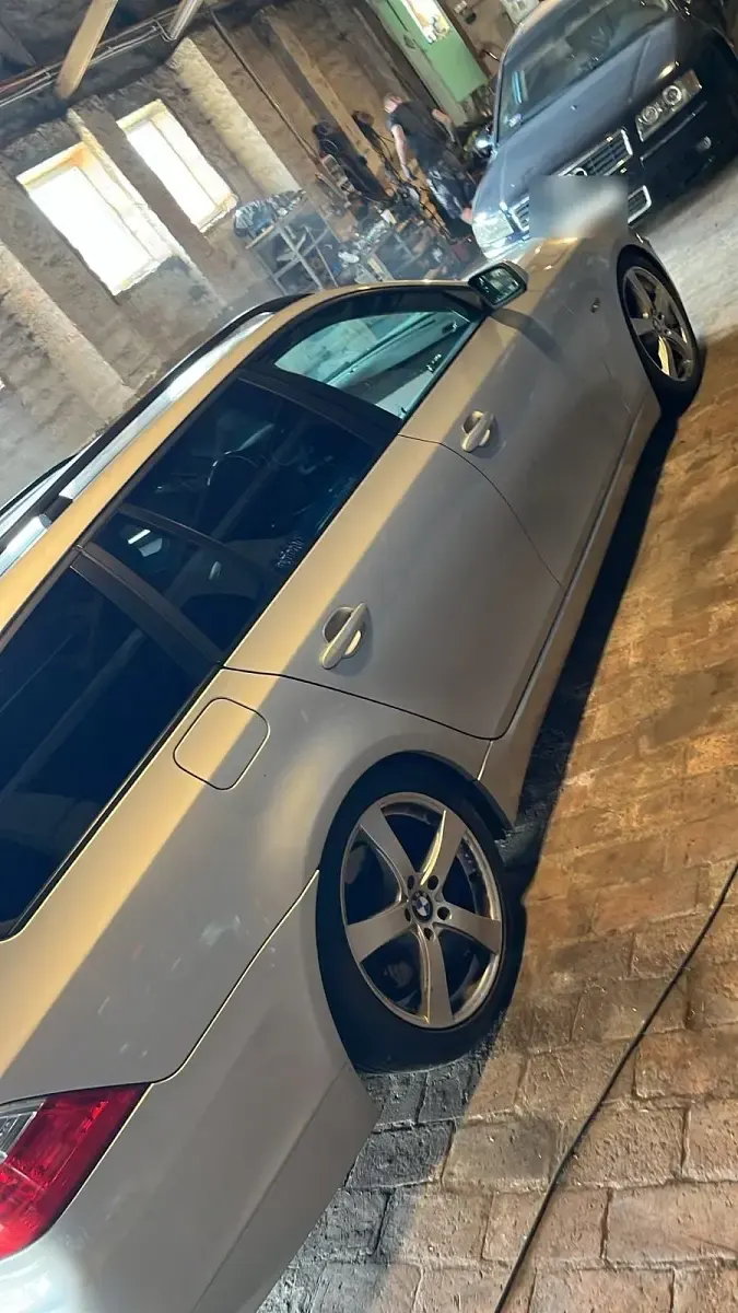 Gebraucht BMW 530 235 PS (172 kW) 2008 Silber Kombi