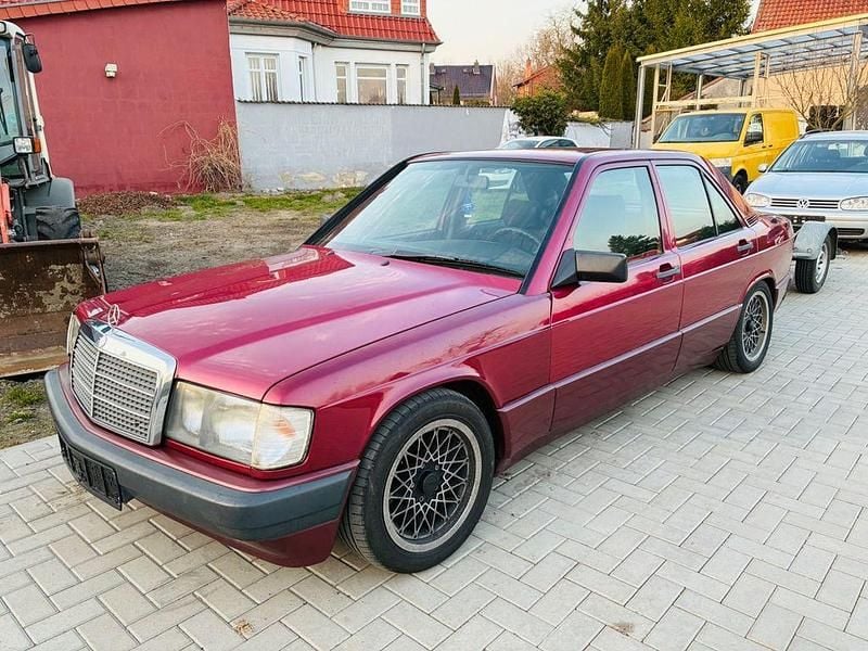 Gebraucht Mercedes 190 118 PS (86 kW) 1988 Rot Limousine