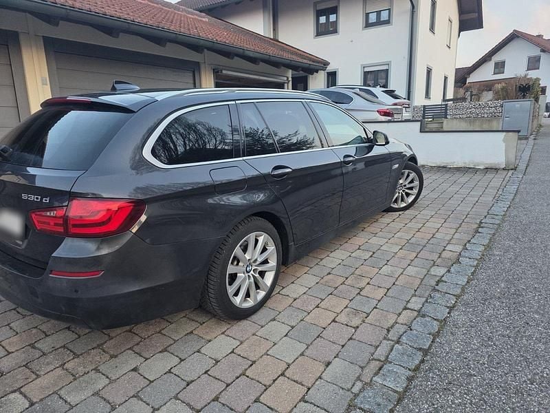 Gebraucht BMW 530 258 PS (189 kW) 2013 Grau Kombi