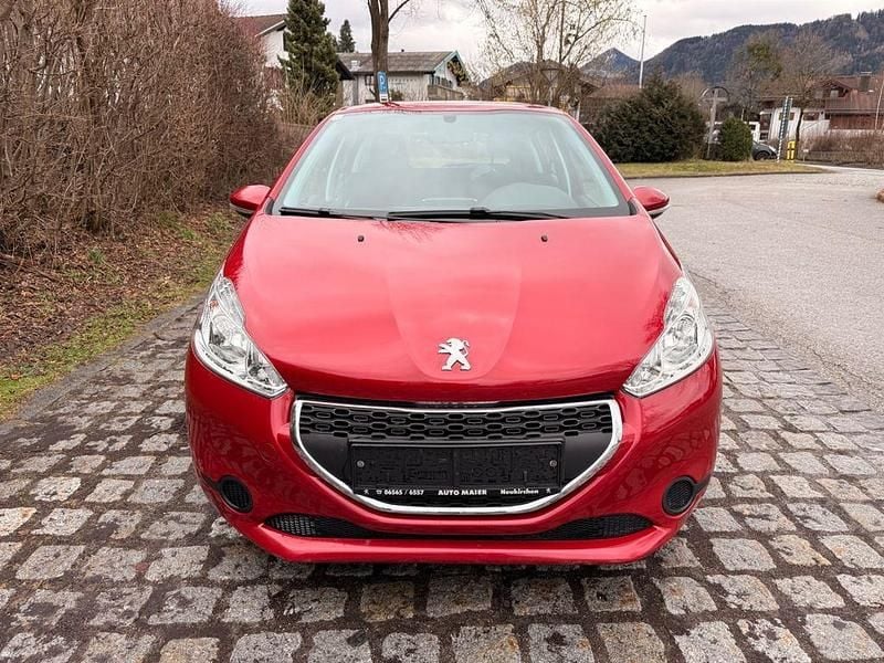 Gebraucht Peugeot 208 Active 82 PS (60 kW) 2015 Rot Kleinwagen